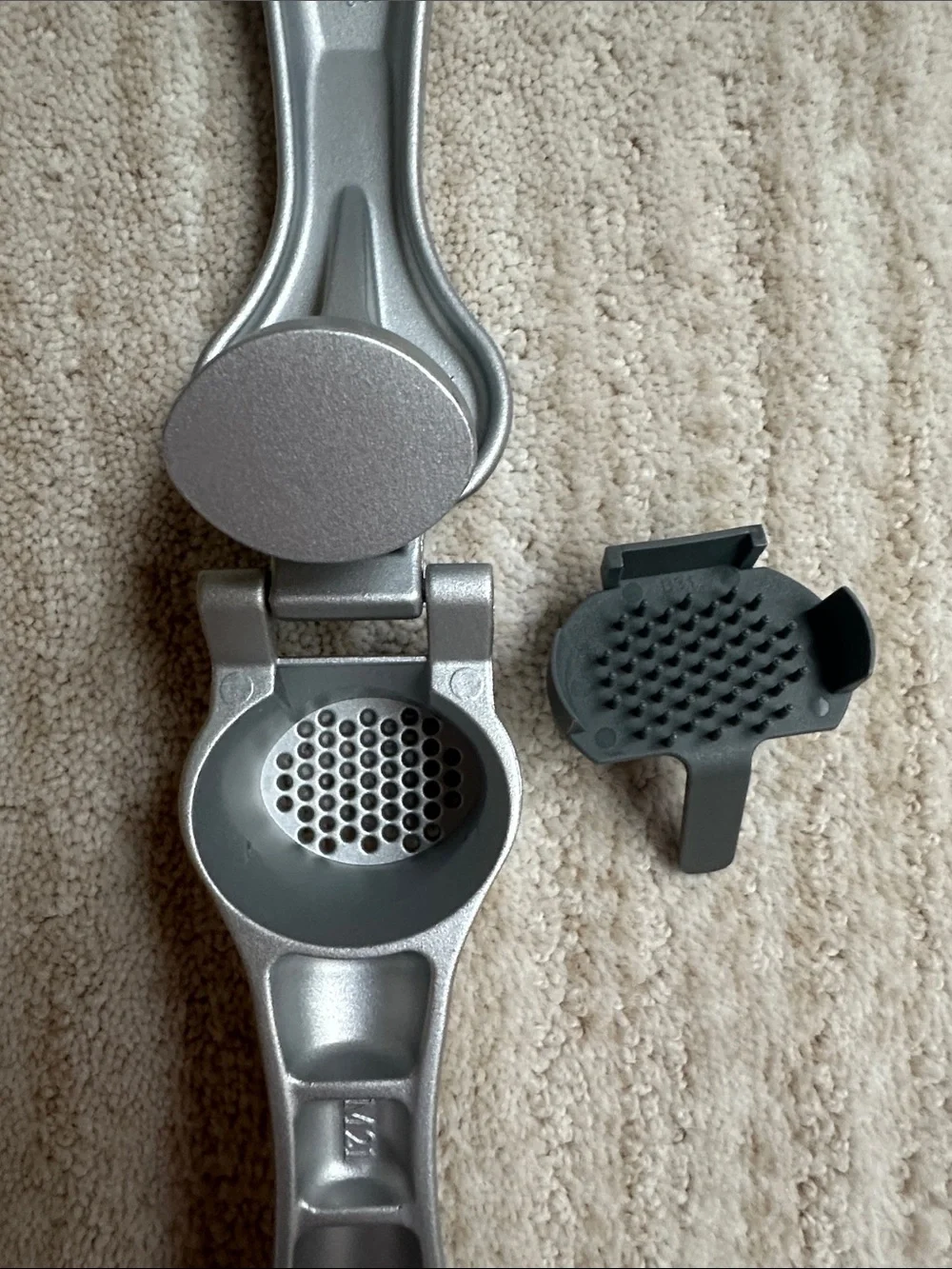 The Pampered Chef Metal Garlic Press #2575 with Cleaning Tool